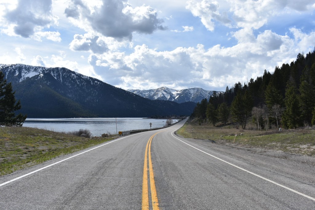 road-in-montana